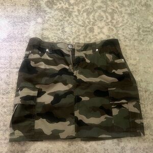 CAMO MINI SKIRT (NEVER WORN W/Tags)